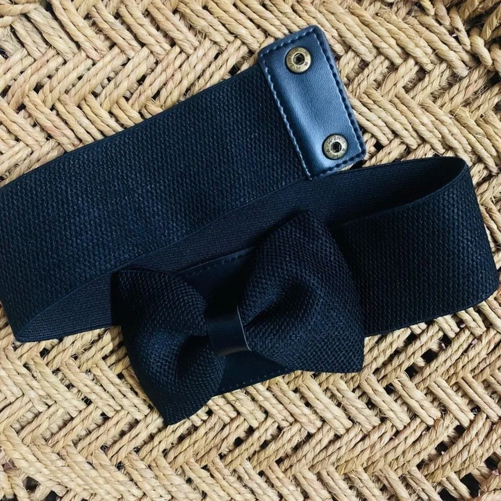 Bow dress belt 😍 
Waist - 26in stretches upto 32in - Picture 5 of 5